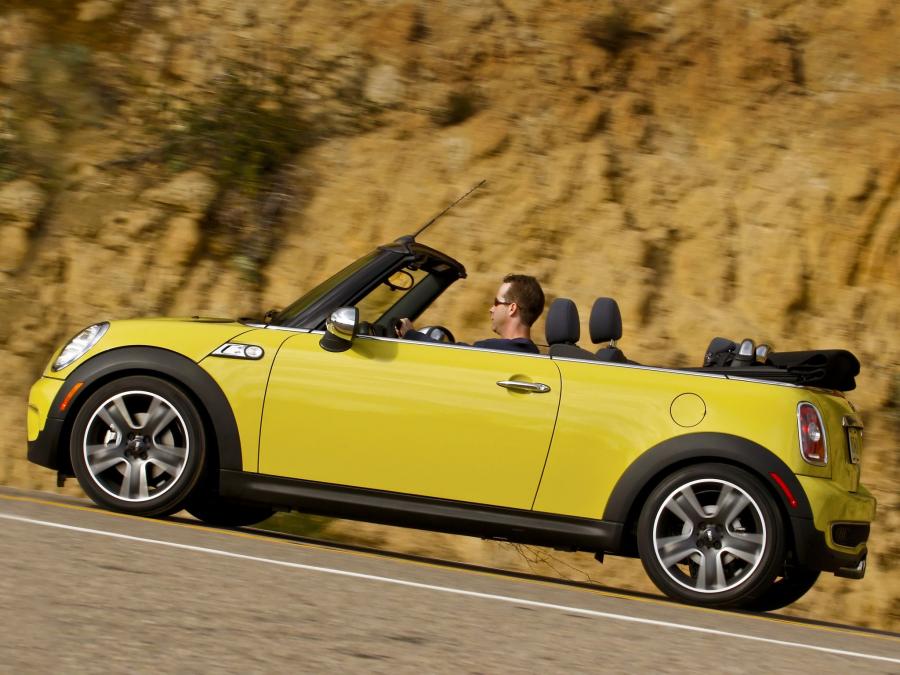  Mini Cooper S Cabrio 2009 года  (US) (фото 8 из 19)